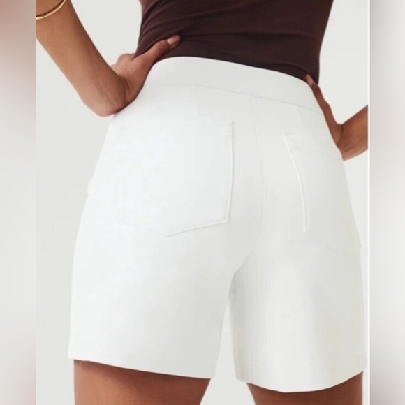 Spanx On the Go 6" White Shorts Silver Lining Technology size M - Picture 2 of 5